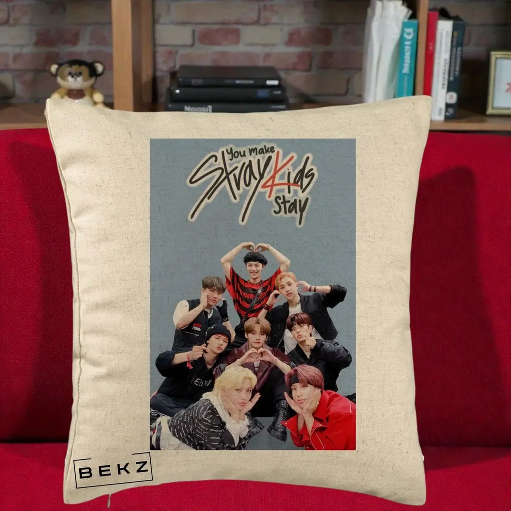 Perna Personalizata K-pop Stray Kids You Make Stray Kids Stay cu Foto Grup, 40x40 cm, Bej, Husa Detasabila, Perna Inclusa, BEKZ®