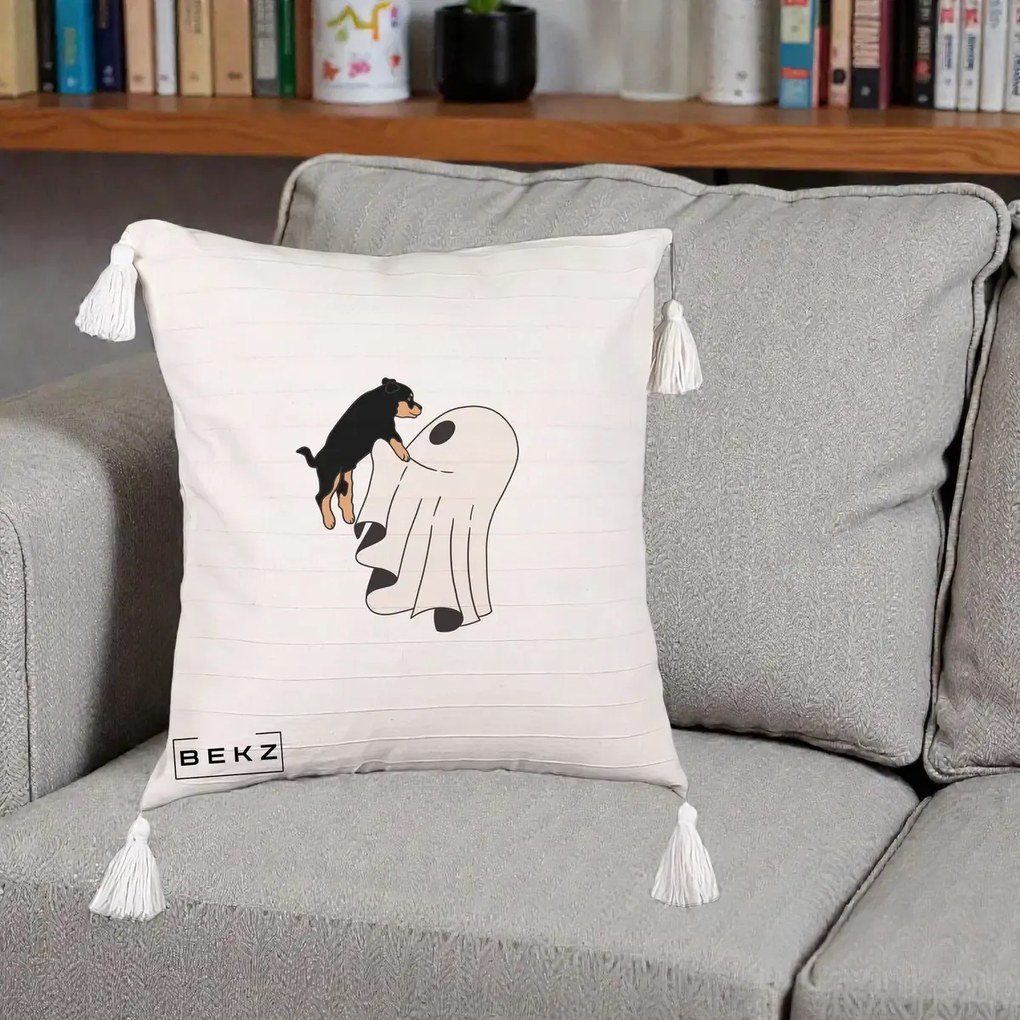 Perna Decorativa Caine Rottweiler Fantoma Halloween, 40x40 cm, Bej cu Franjuri, Husa Detasabila, Perna Inclusa, BEKZ®