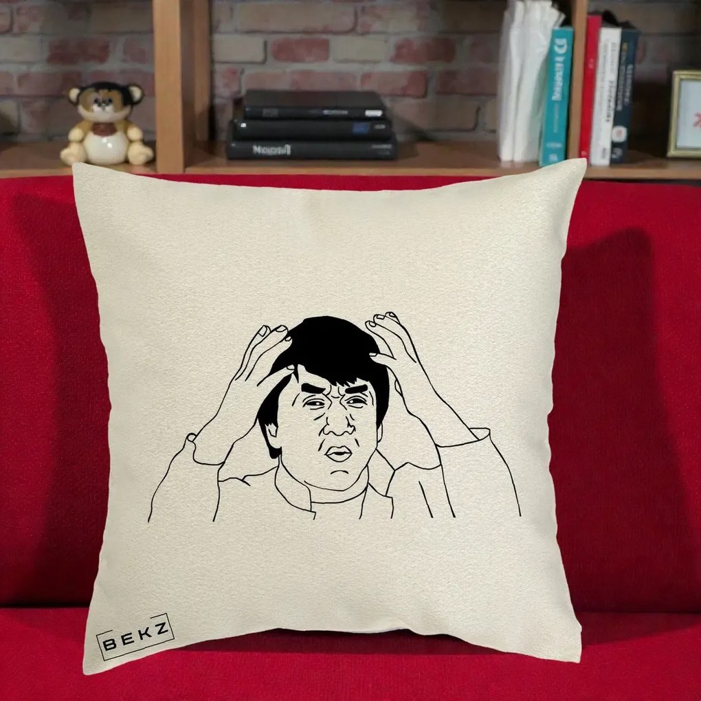 Perna Decorativa Jackie Chan WTF, 40x40 cm, Ecru, Husa Detasabila, Perna Inclusa, BEKZ®