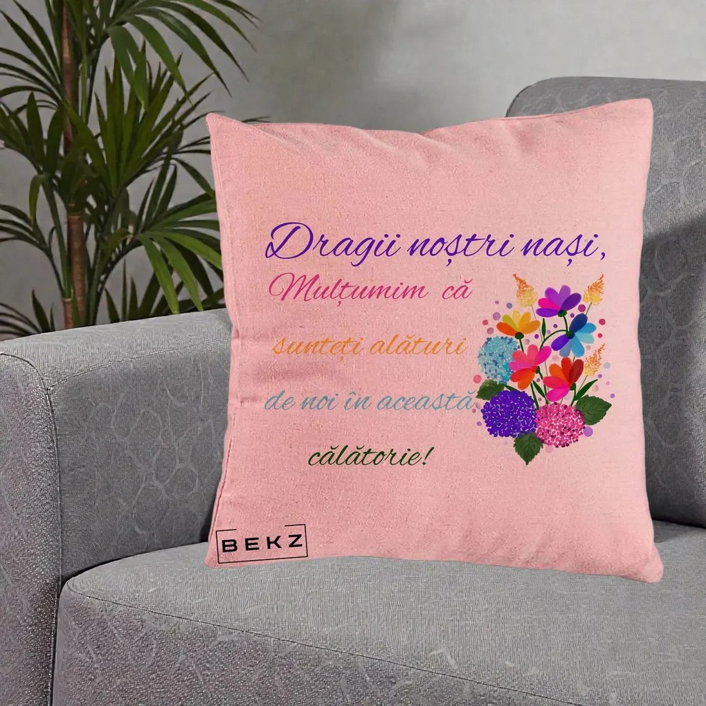 Perna Personalizata Dragii Nostri Nasi Multumim cu Flori Multicolore Colorat, 40x40 cm, Roz, Husa Detasabila, Perna Inclusa, BEKZ®