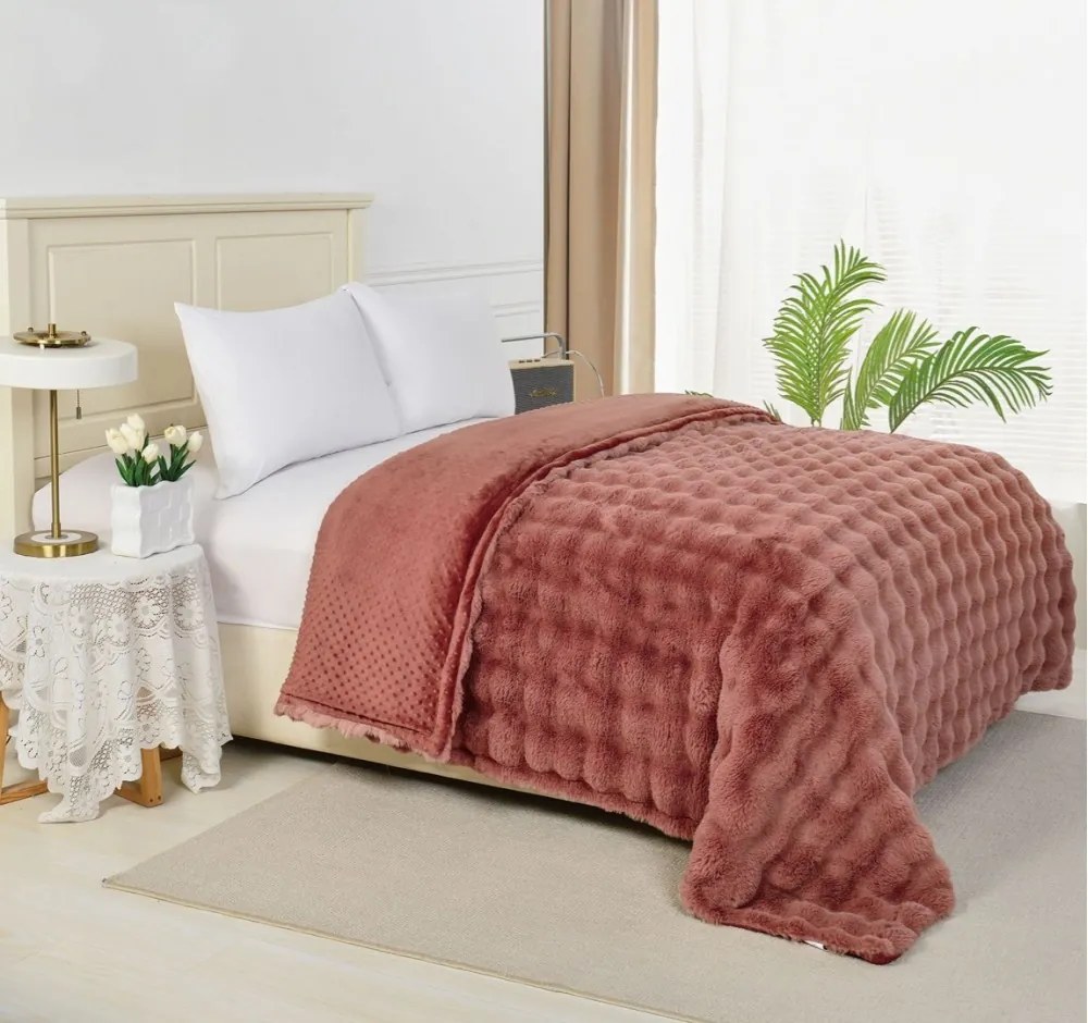 Patura CoCoLiNo ExtraPufoasa din Blanita artificiala de iepure  200x230cm  Roz prafuit