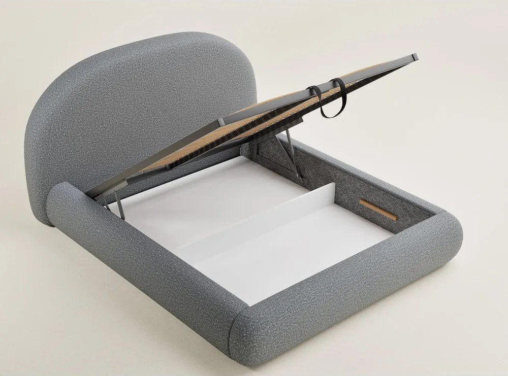 Pat matrimonial gri tapițat cu spațiu de depozitare cu somieră 140x200 cm Maumere – Maison de Rêve