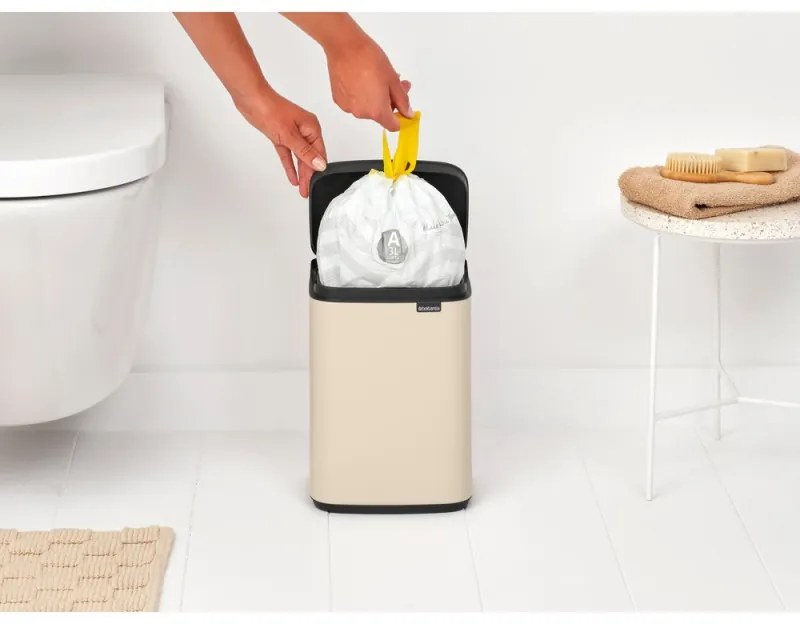 Cos de gunoi Brabantia Bo Small 1008865, 4 L, Deschidere lina si silentioasa, Baza antiderapanta, Bej