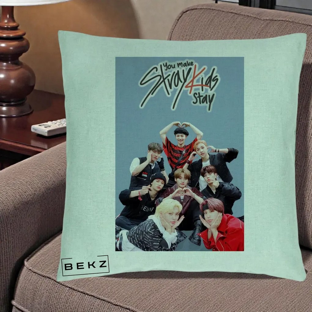 Perna Personalizata K-pop Stray Kids You Make Stray Kids Stay cu Foto Grup, 40x40 cm, Verde Menta, Husa Detasabila, Perna Inclusa, BEKZ®