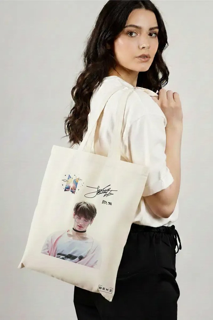 Sacosa de Panza pentru Cumparaturi, Geanta Tote, model BTS Jungkook 2, 38x34.5 cm, Alba, BEKZ®
