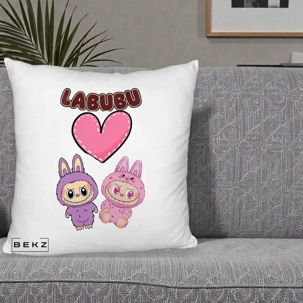 Perna Personalizata Labubu Cuplu Inima, 40x40 cm, Alb Pufos, Husa Detasabila, Perna Inclusa, BEKZ®