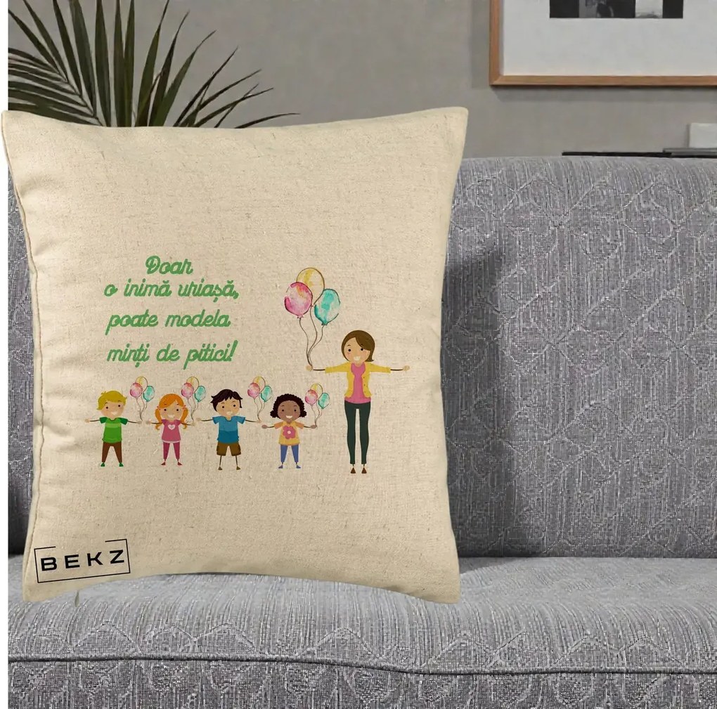 Cadou pentru Educatoare - Perna Personalizata Doar o Inima Uriasa poate Modela Minti de Pitici cu Educatoare si Baloane, 40x40 cm, Bej, Husa Detasabila, Perna Inclusa, BEKZ®
