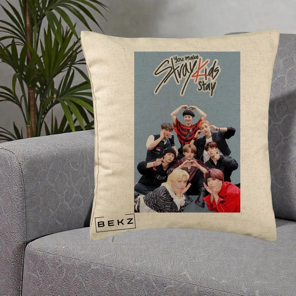 Perna Personalizata K-pop Stray Kids You Make Stray Kids Stay cu Foto Grup, 40x40 cm, Bej, Husa Detasabila, Perna Inclusa, BEKZ®
