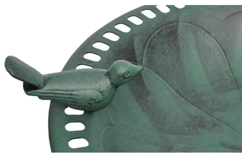 Fantana pentru pasari cu pasari decorative