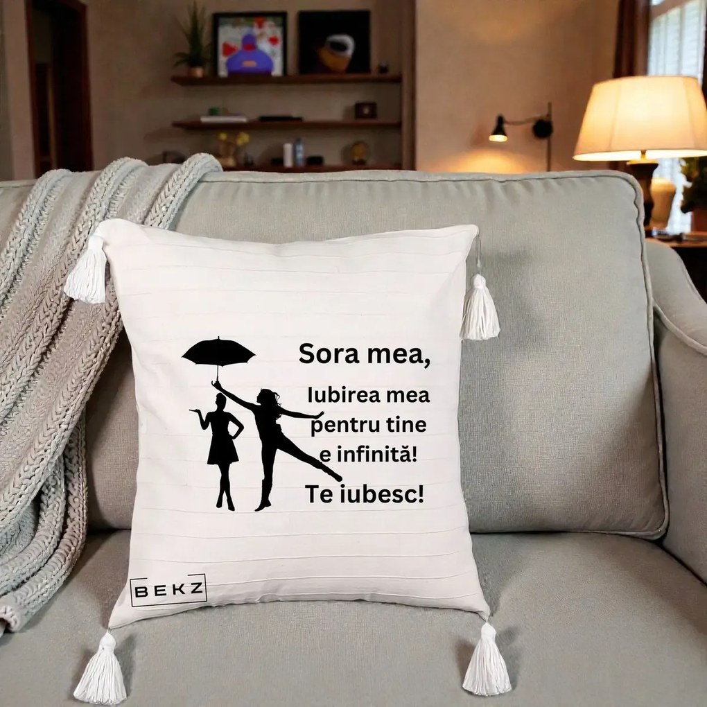 Cadou pentru Sora - Perna Personalizata Sora Mea Te Iubesc Siluete Negre cu Umbrela, 40x40 cm, Bej cu Franjuri, Husa Detasabila, Perna Inclusa, BEKZ®