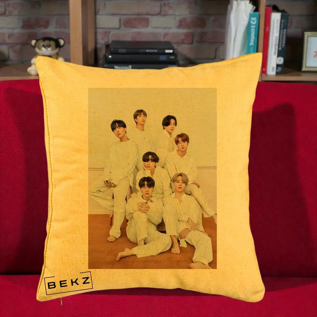 Perna Personalizata K-pop BTS Foto Grup All-White Elegant, 40x40 cm, Galben, Husa Detasabila, Perna Inclusa, BEKZ®
