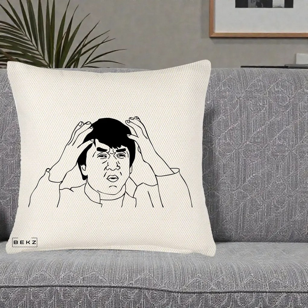 Perna Decorativa Jackie Chan WTF, 40x40 cm, Crem Reliefat, Husa Detasabila, Perna Inclusa, BEKZ®