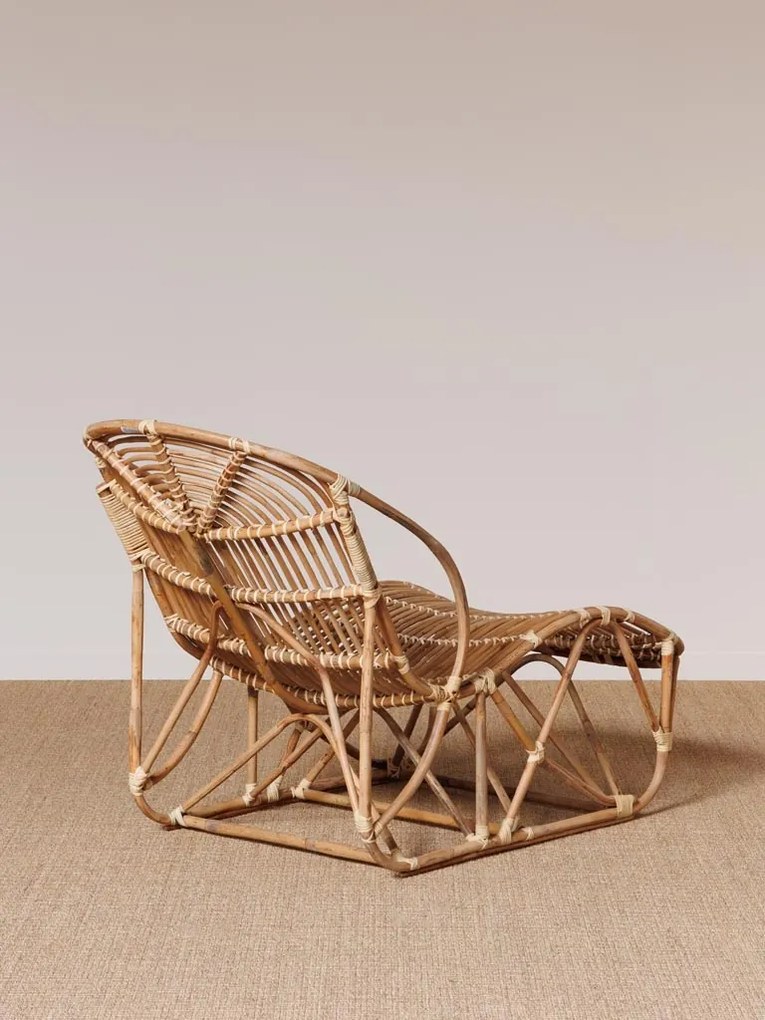 Sezlong din rattan, Pensao