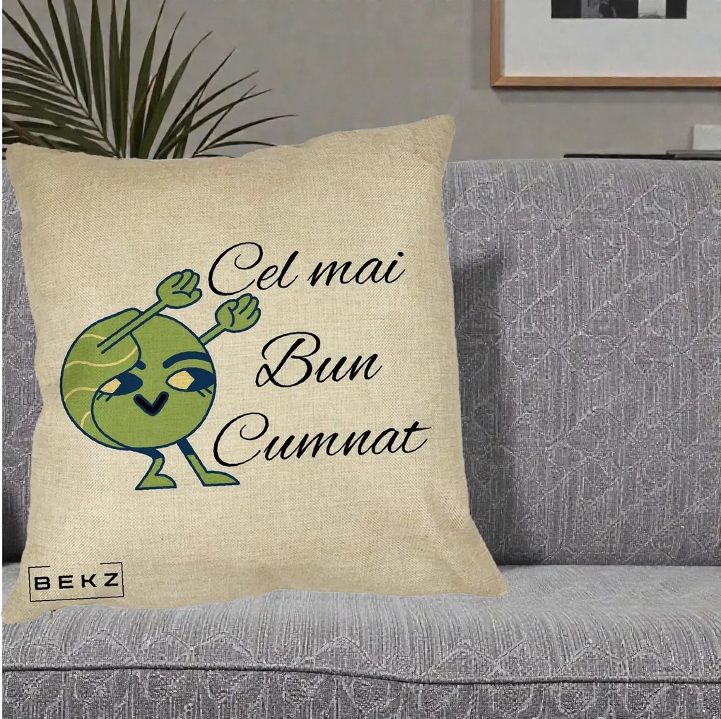 Cadou pentru Cumnat - Perna Personalizata Cel mai Bun Cumnat cu Personaj Funny Verde, 40x40 cm, Crem, Husa Detasabila, Perna Inclusa, BEKZ®