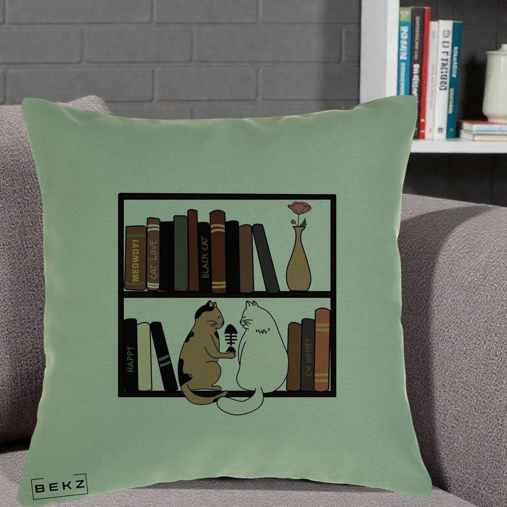 Perna Personalizata Pisici si Carti pe Raft, 40x40 cm, Verde, Husa Detasabila, Perna Inclusa, BEKZ®