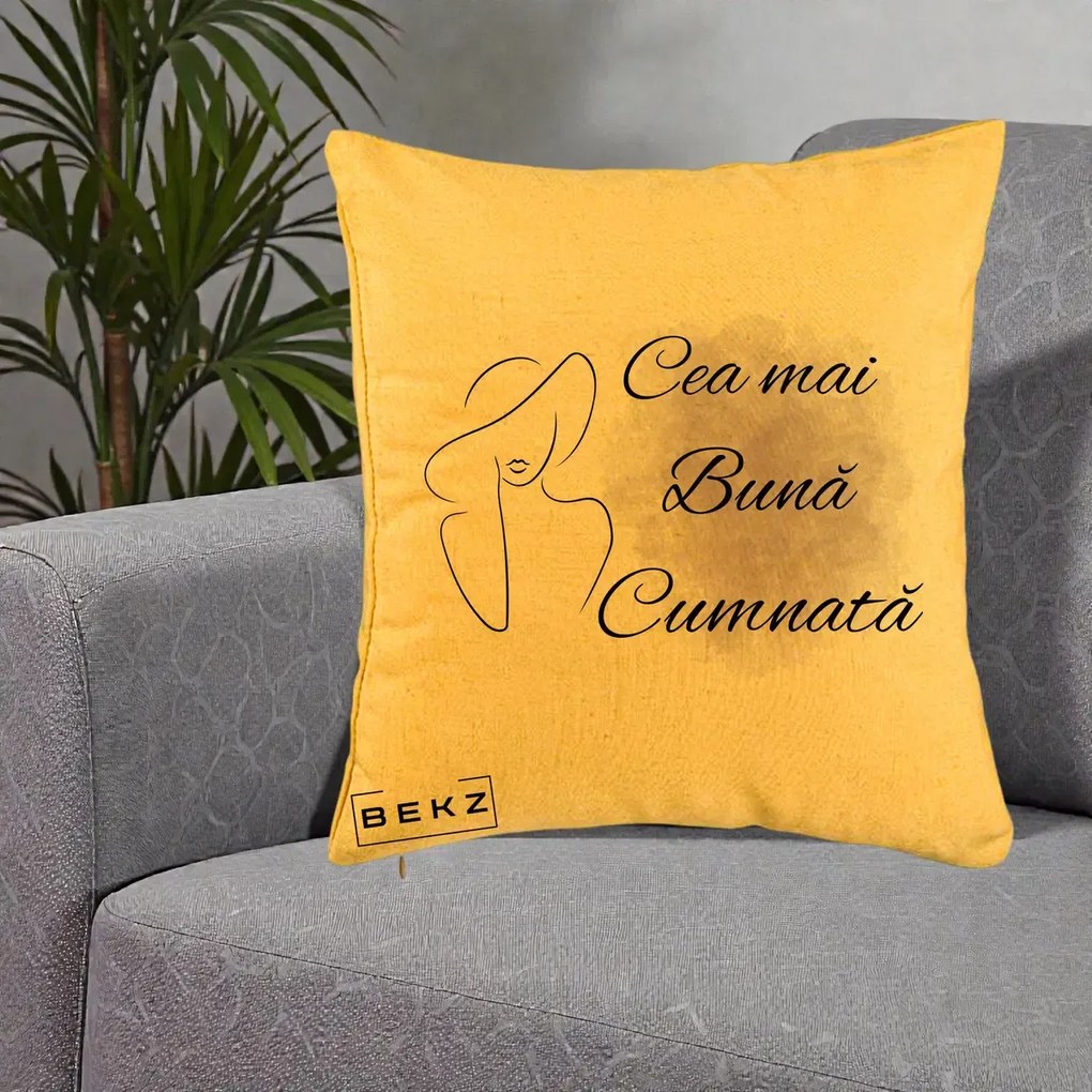 Cadou pentru Cumnata - Perna Personalizata Cea mai Buna Cumnata cu Silueta Dama si Pete Violet, 40x40 cm, Galben, Husa Detasabila, Perna Inclusa, BEKZ®