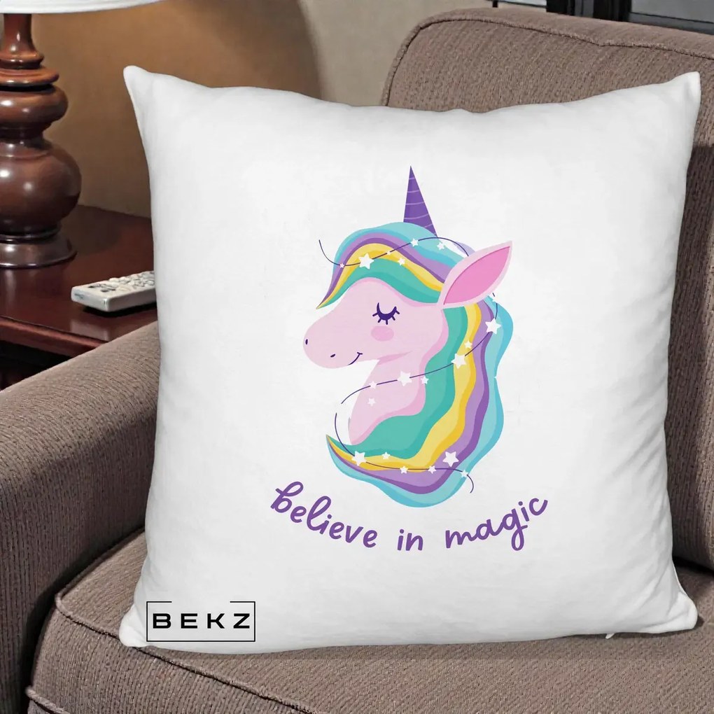 Perna Decorativa Unicorn Believe in Magic, 40x40 cm, Alb Pufos, Husa Detasabila, Perna Inclusa, BEKZ®