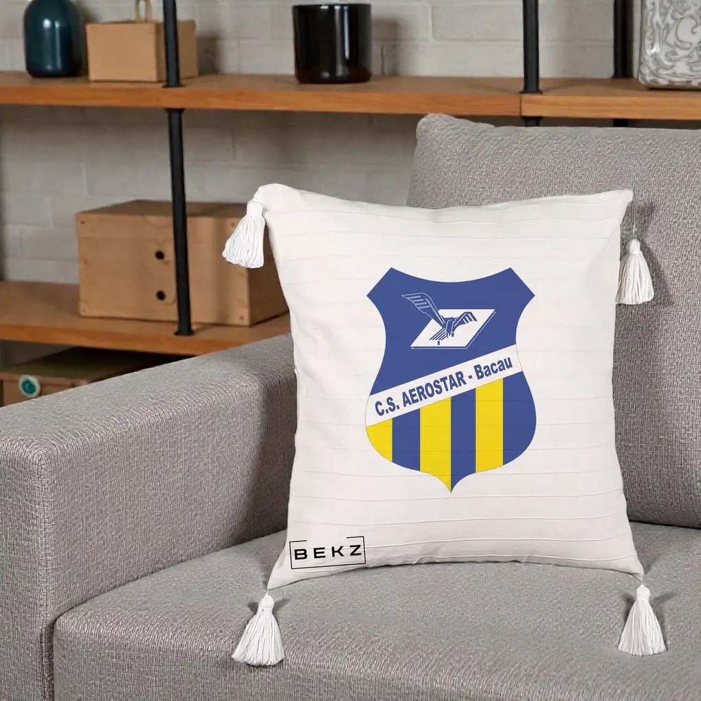 Perna Personalizata CS Aerostar Bacau Fotbal, 40x40 cm, Bej cu Franjuri, Husa Detasabila, Perna Inclusa, BEKZ®
