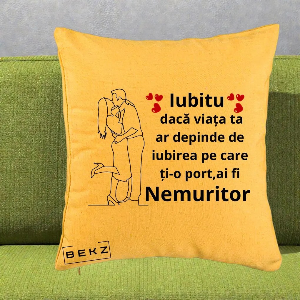 Cadou pentru Iubit - Perna Personalizata Iubitu Nemuritor cu Cuplu Line-Art si Inimi Rosii, 40x40 cm, Galben, Husa Detasabila, Perna Inclusa, BEKZ®