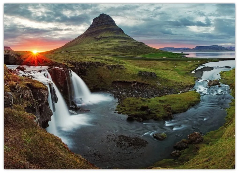 Tablou pe sticlă - Kirkjufell la apus (70x50 cm)