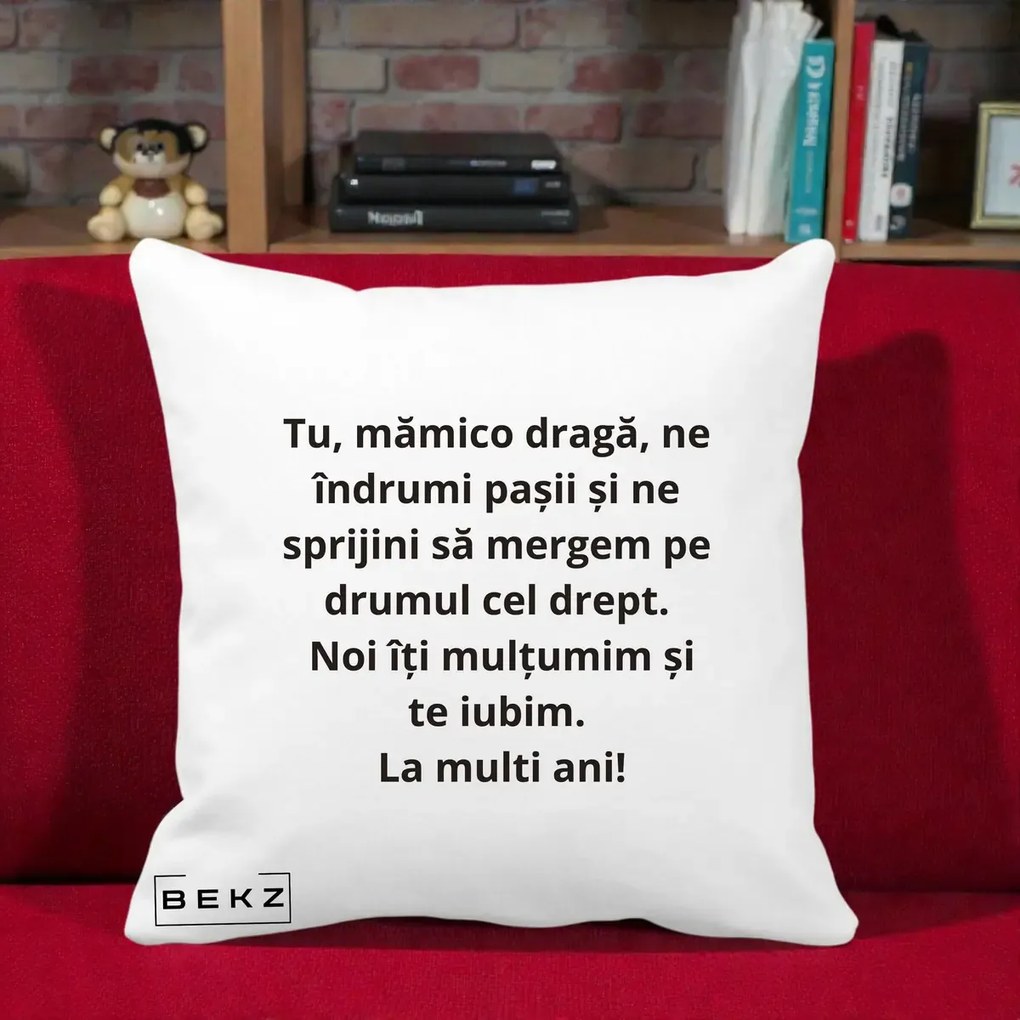 Cadou pentru Mama - Perna Personalizata Mamico Draga Te Iubim La Multi Ani cu Text Negru, 40x40 cm, Alba Mata, Husa Detasabila, Perna Inclusa, BEKZ®