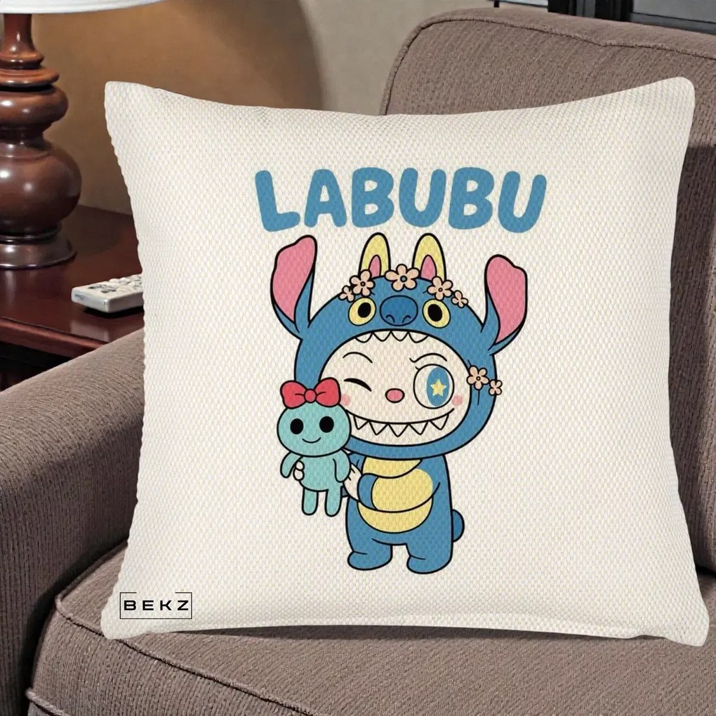 Perna Personalizata Labubu x Stitch cu Flori, 40x40 cm, Crem Reliefat, Husa Detasabila, Perna Inclusa, BEKZ®