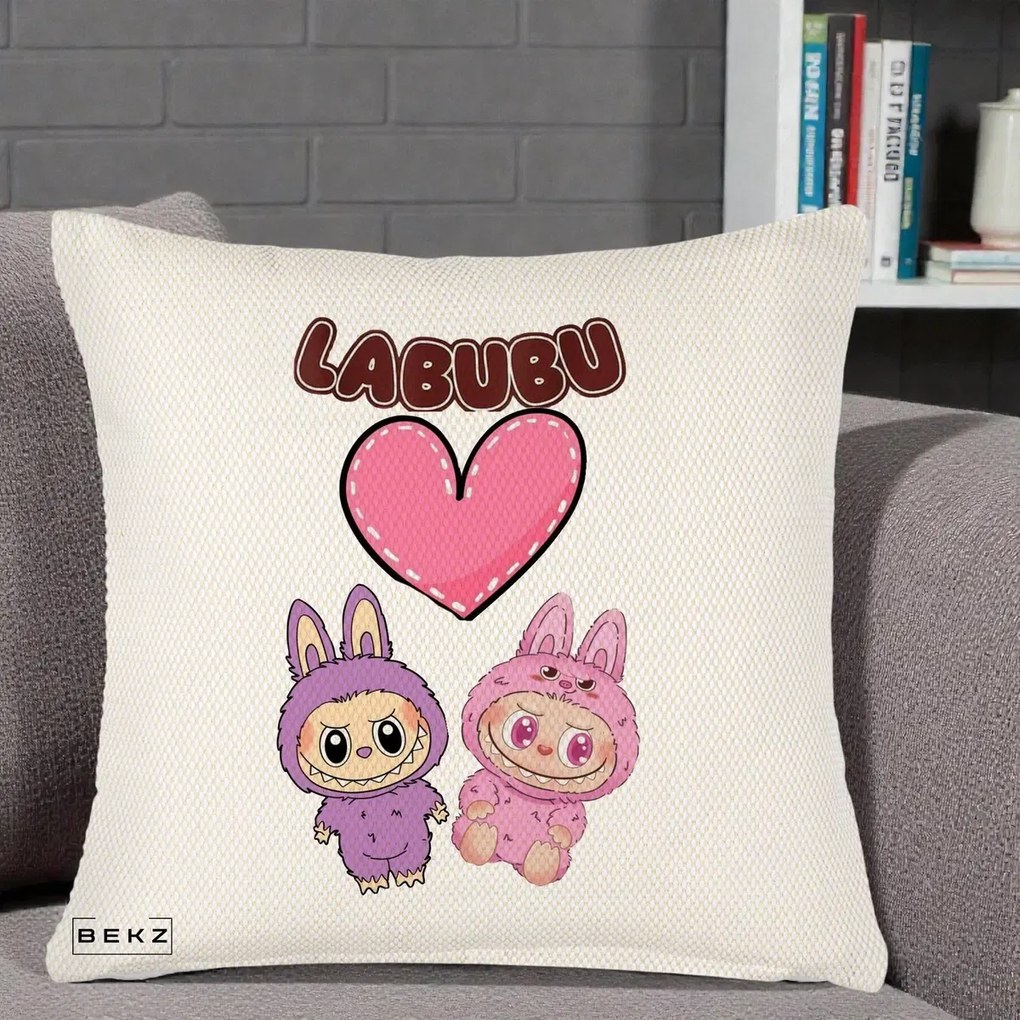 Perna Personalizata Labubu Cuplu Inima, 40x40 cm, Crem Reliefat, Husa Detasabila, Perna Inclusa, BEKZ®