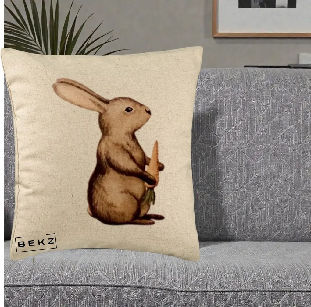 Perna Decorativa Iepuras Acuarela cu Morcov, 40x40 cm, Bej, Husa Detasabila, Perna Inclusa, BEKZ®