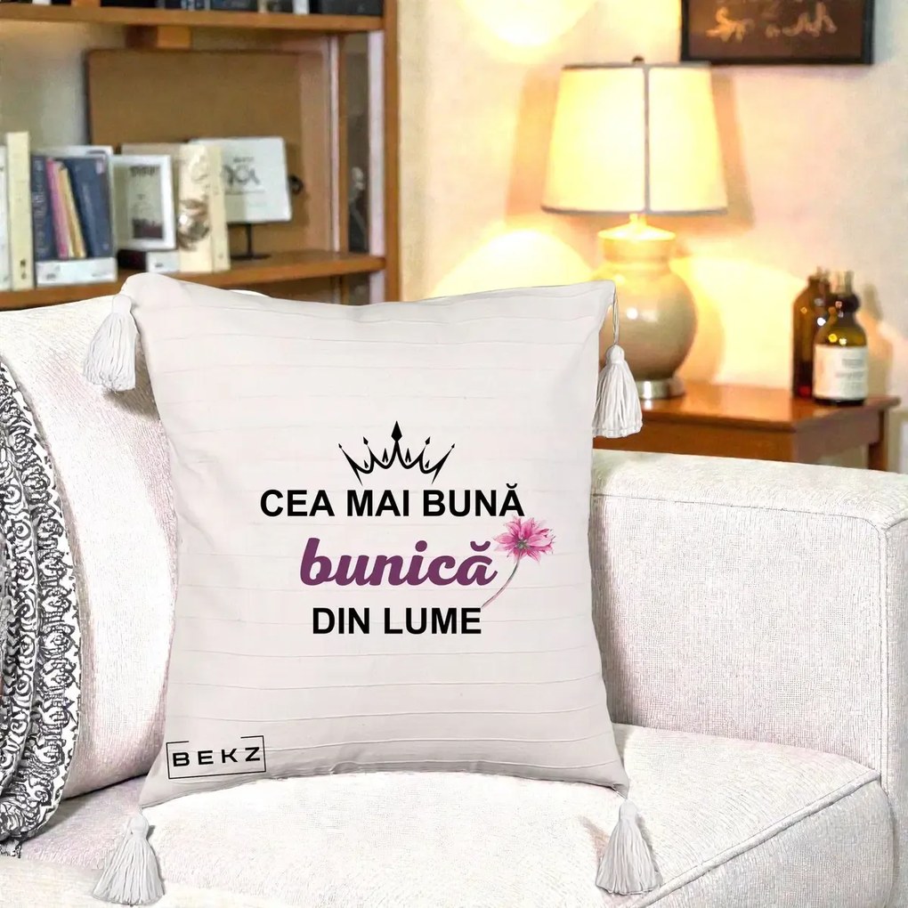 Cadou pentru Bunica - Perna Personalizata Cea Mai Buna Bunica Din Lume Coroana Mov Floare Roz, 40x40 cm, Bej cu Franjuri, Husa Detasabila, Perna Inclusa, BEKZ®