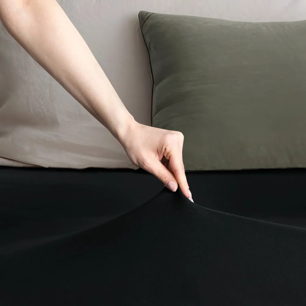 Cearceaf negru din jerseu cu elastic 220x200 cm Amber – Restilo