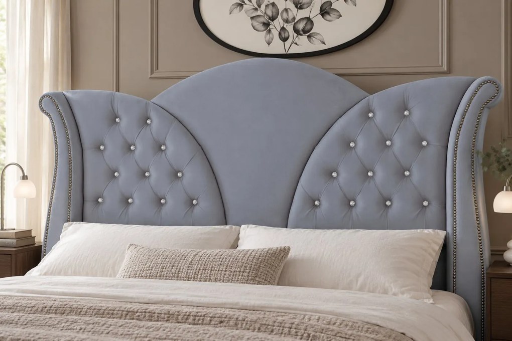 Pat tapițat Chesterfield din catifea Velora Deluxe 140×200 cm, gri deschis, cu ladă de depozitare
