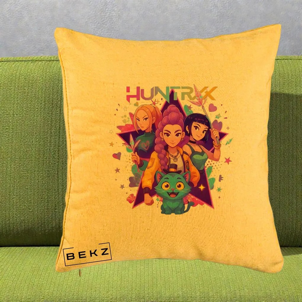Perna Personalizata K-pop HUNTRX Trio cu Pisica Stele, 40x40 cm, Galben, Husa Detasabila, Perna Inclusa, BEKZ®