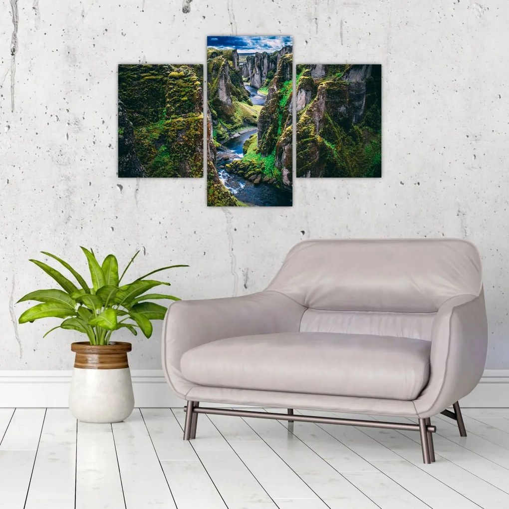 Tablou - Râu într-o vale stâncoasă (90x60 cm)