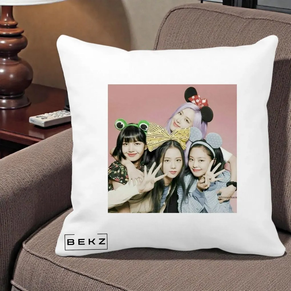 Perna Personalizata K-pop BLACKPINK Accesorii Haioase, 40x40 cm, Alba Mata, Husa Detasabila, Perna Inclusa, BEKZ®