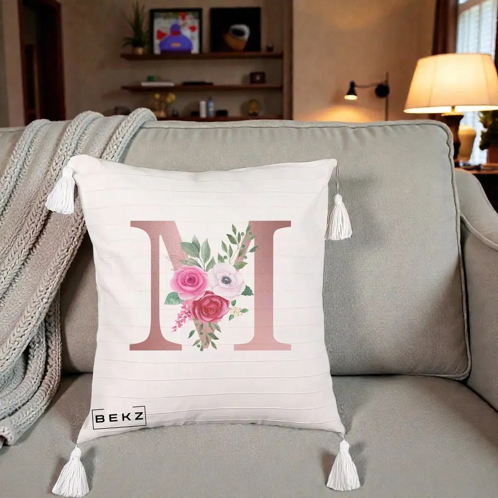 Cadou Personalizat - Perna Personalizata Monograma Rose Gold Litera M cu Trandafiri, 40x40 cm, Bej cu Franjuri, Husa Detasabila, Perna Inclusa, BEKZ®