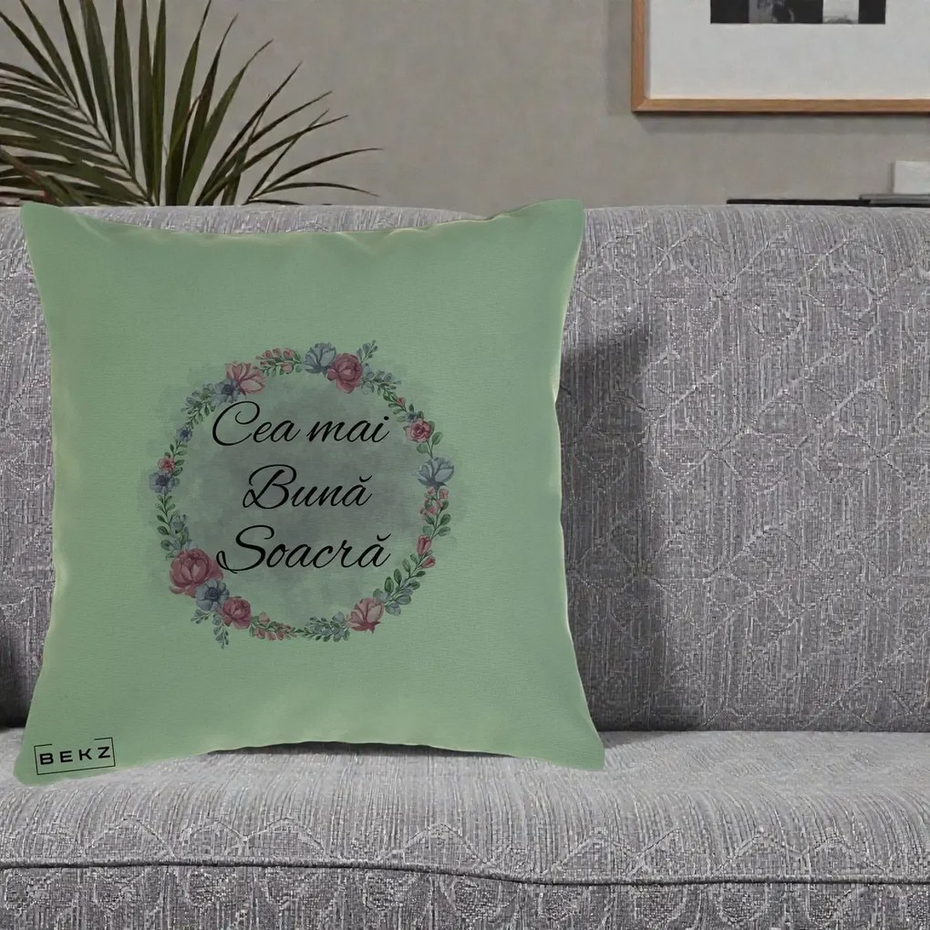 Cadou pentru Soacra - Perna Personalizata Cea mai Buna Soacra cu Coronita Flori Roz si Mov, 40x40 cm, Verde, Husa Detasabila, Perna Inclusa, BEKZ®