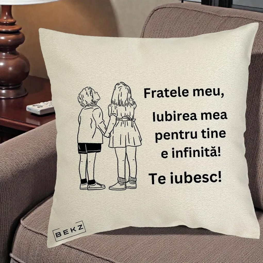 Cadou pentru Frate - Perna Personalizata Fratele Meu Te Iubesc Copii Tinand Maini Line Art, 40x40 cm, Ecru, Husa Detasabila, Perna Inclusa, BEKZ®