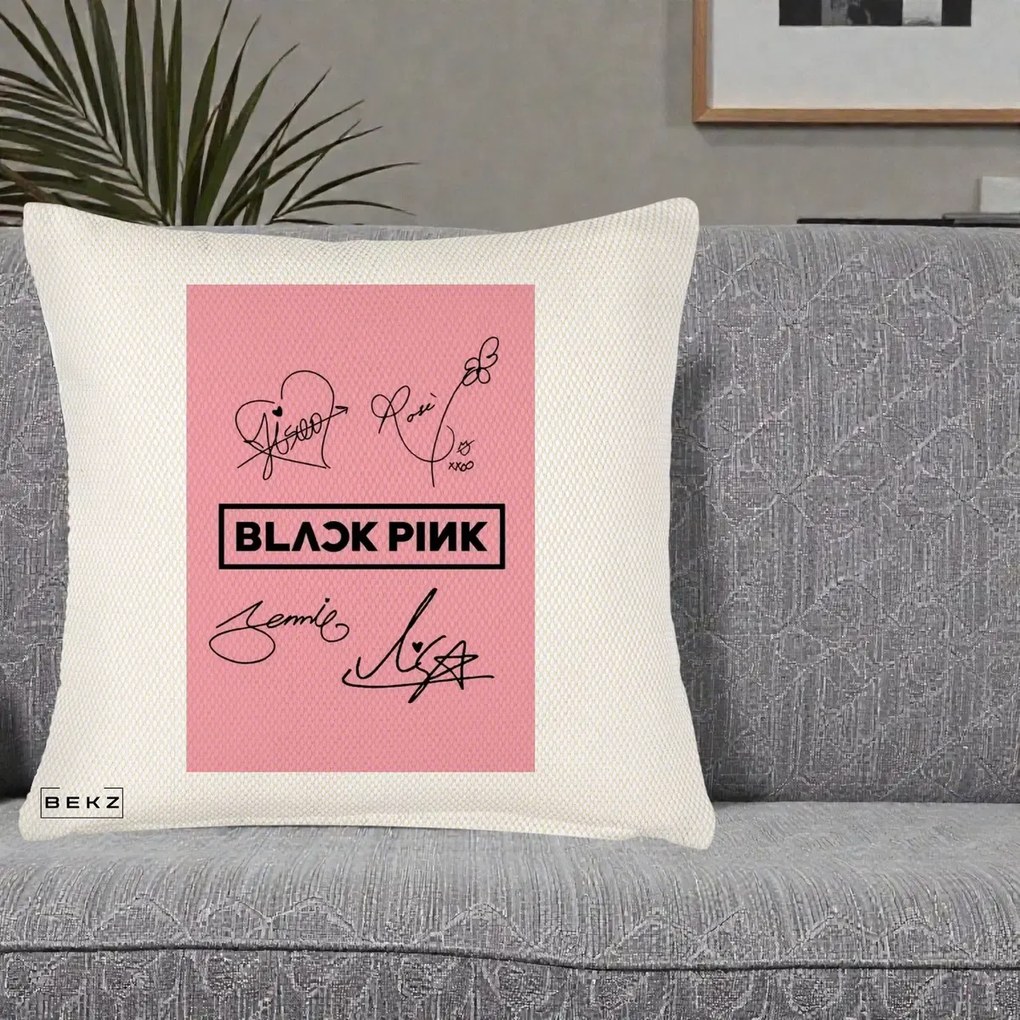 Perna Personalizata K-pop BLACKPINK Semnaturi Roz, 40x40 cm, Crem Reliefat, Husa Detasabila, Perna Inclusa, BEKZ®