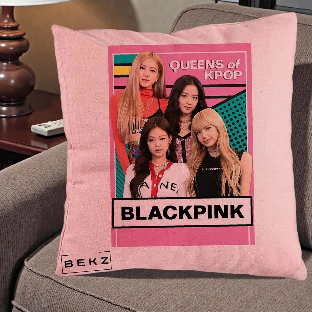 Perna Personalizata BLACKPINK Queens of Kpop, 40x40 cm, Roz, Husa Detasabila, Perna Inclusa, BEKZ®