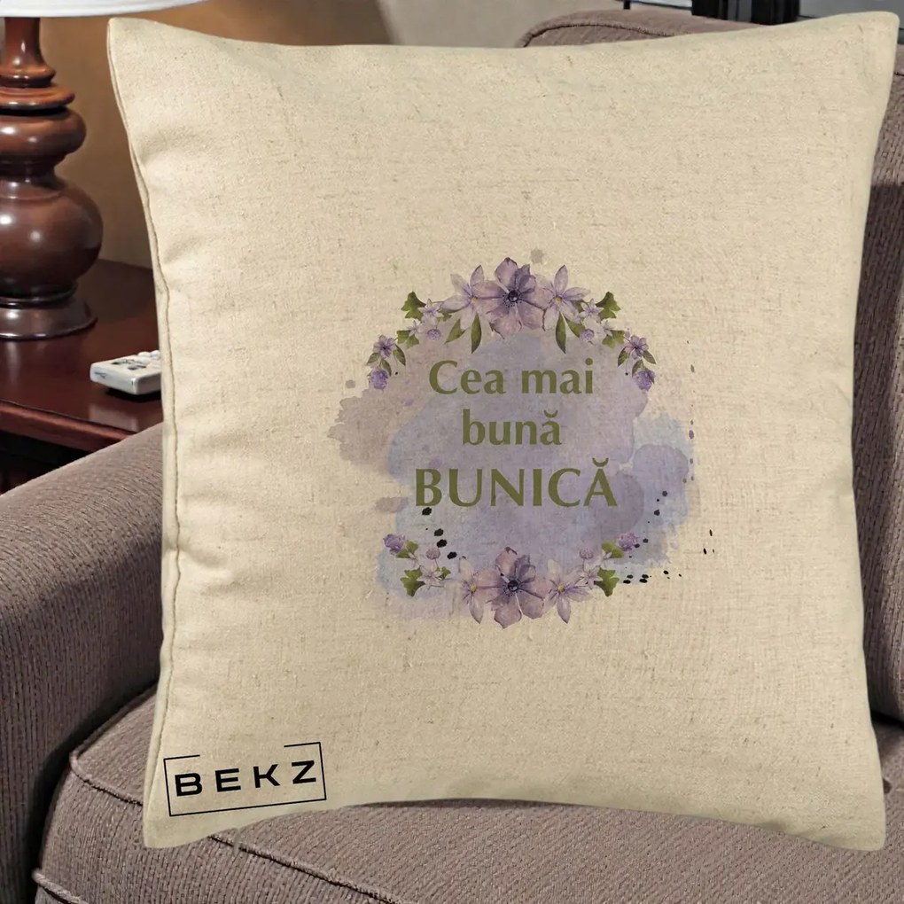 Cadou pentru Bunica - Perna Personalizata Cea Mai Buna Bunica Flori Mov Acuarela Auriu, 40x40 cm, Bej, Husa Detasabila, Perna Inclusa, BEKZ®