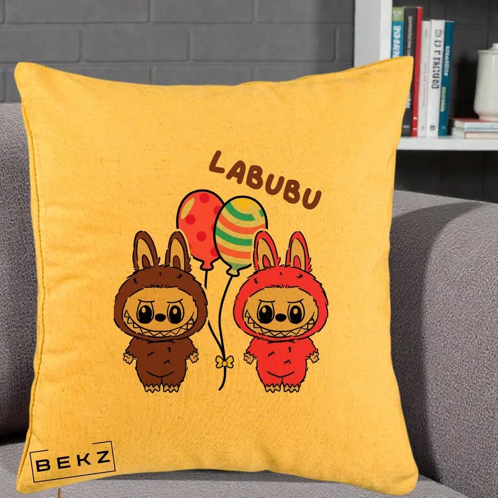 Perna Personalizata Labubu Cuplu cu Baloane, 40x40 cm, Galben, Husa Detasabila, Perna Inclusa, BEKZ®
