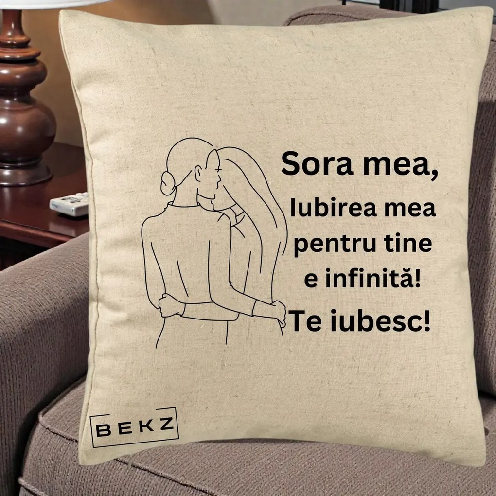 Cadou pentru Sora - Perna Personalizata Sora Mea Te Iubesc Imbratisare din Spate Line Art, 40x40 cm, Bej, Husa Detasabila, Perna Inclusa, BEKZ®
