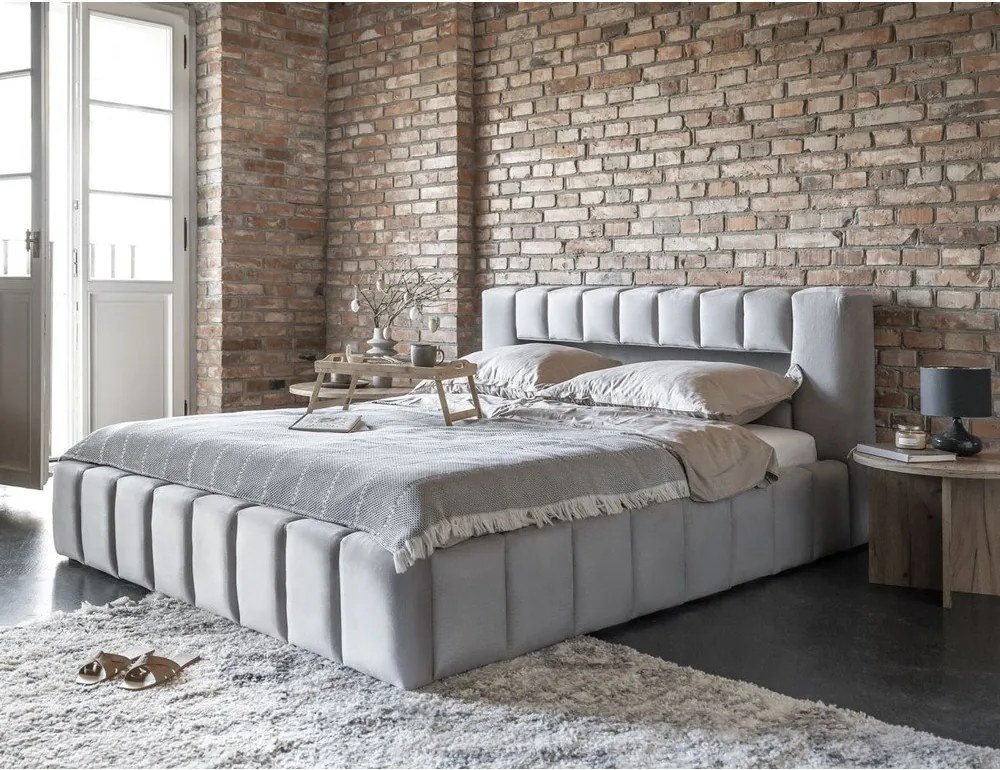 Pat matrimonial gri deschis tapițat cu spațiu de depozitare cu somieră 140x200 cm Lamica – ELTAP