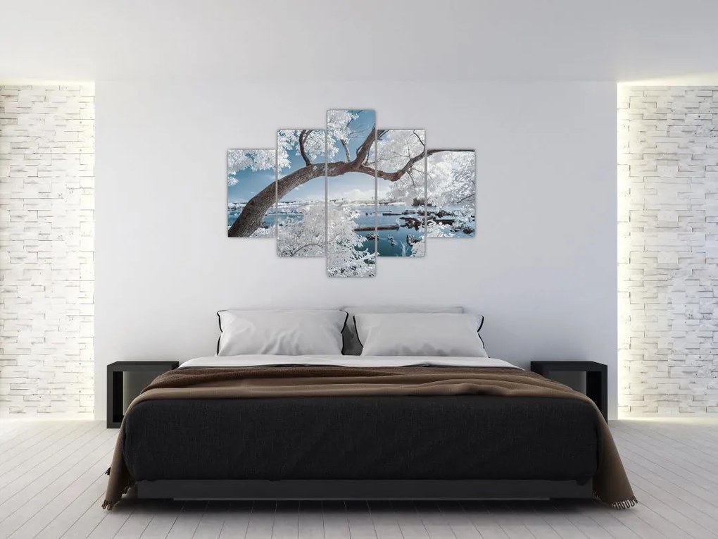 Tablou cu copac înzăpezit lângă apă (150x105 cm)
