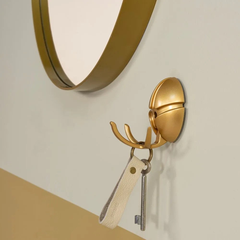 Cârlig auriu de montat pe perete din plastic Tick – Spinder Design