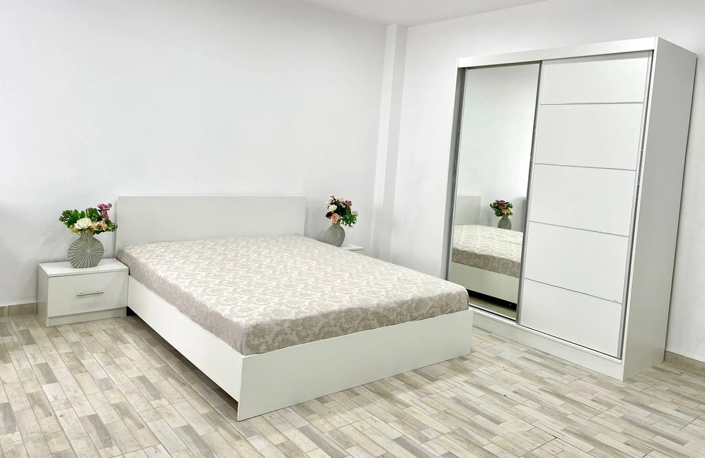 Dormitor Madrid, culoare alb, cu pat standard 140 x 200 cm, dulap cu oglinda 150 cm si 2 noptiere