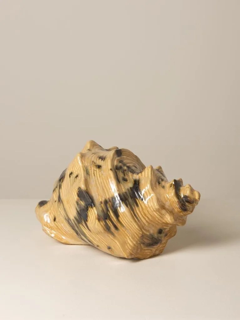 Decoratiune bej din ceramică in forma de scoica, "Ocean Whisper"