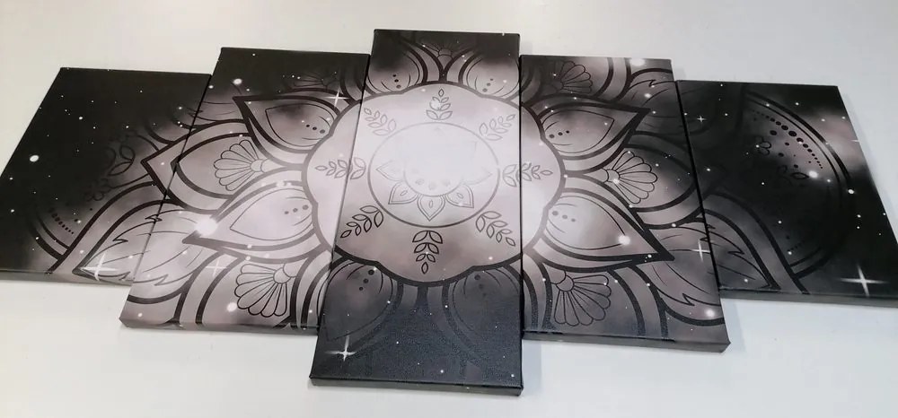 Tablou 5-piese Mandala cu un fundal de galaxie în design alb-negru