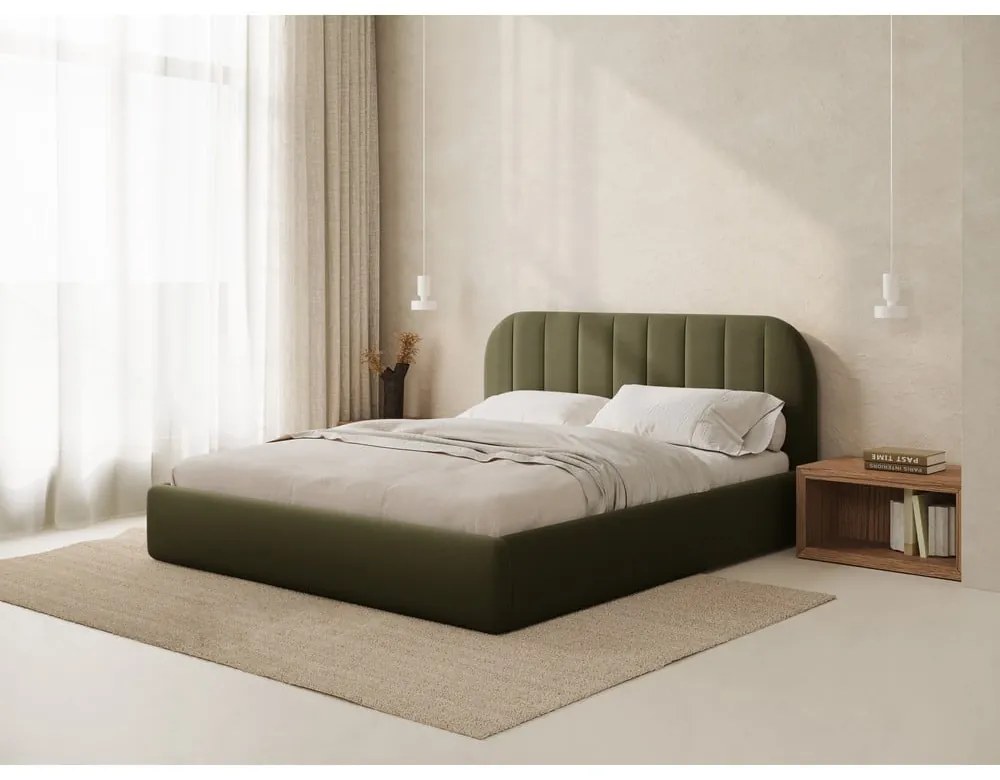 Pat matrimonial verde tapițat cu spațiu de depozitare cu somieră 200x200 cm Juno – Windsor & Co Sofas