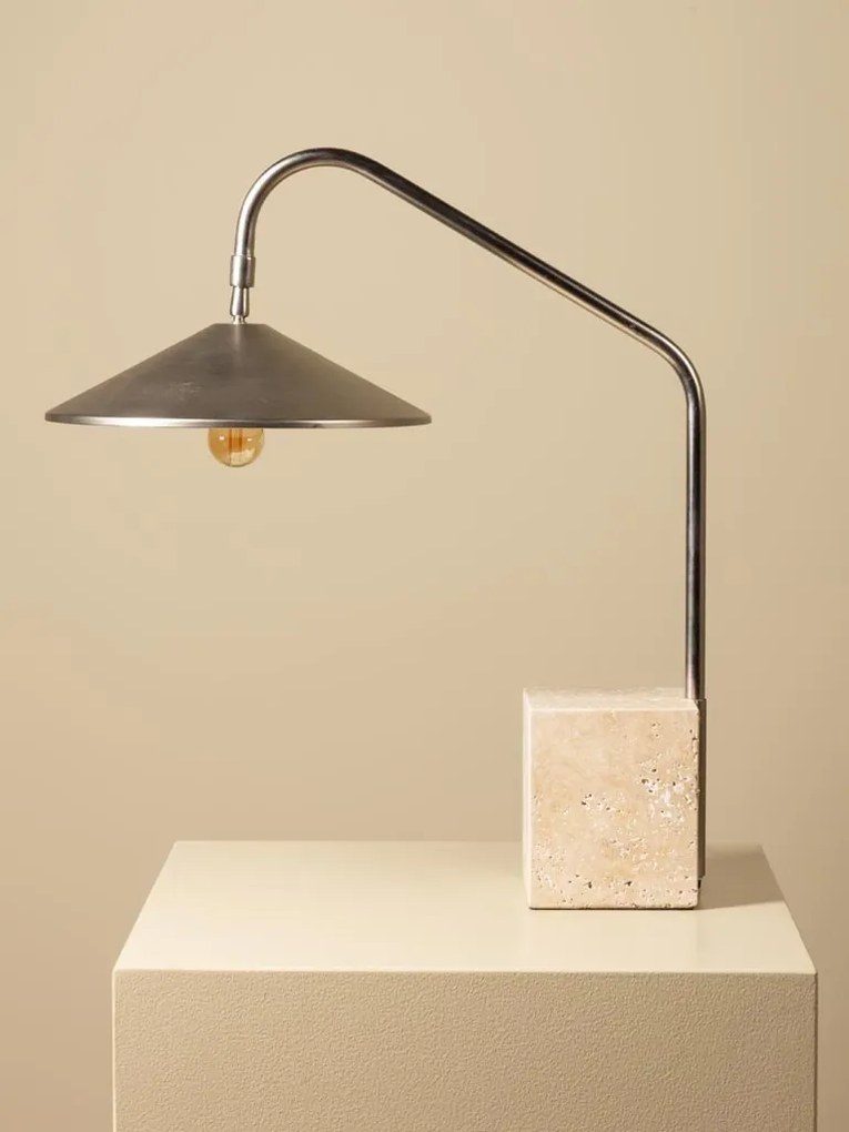 Lampă de masă din alamă antichizată cu bază pătrată din travertin, bej, finisaj natural, 57 × 46 × 15 cm, „Kromis"